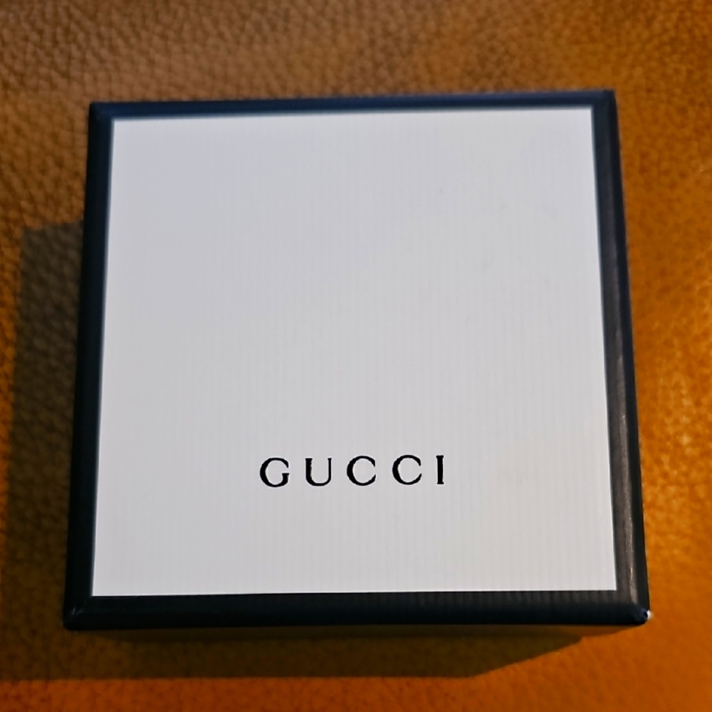 AUTHENTIC Gucci Gift Box - White & Black